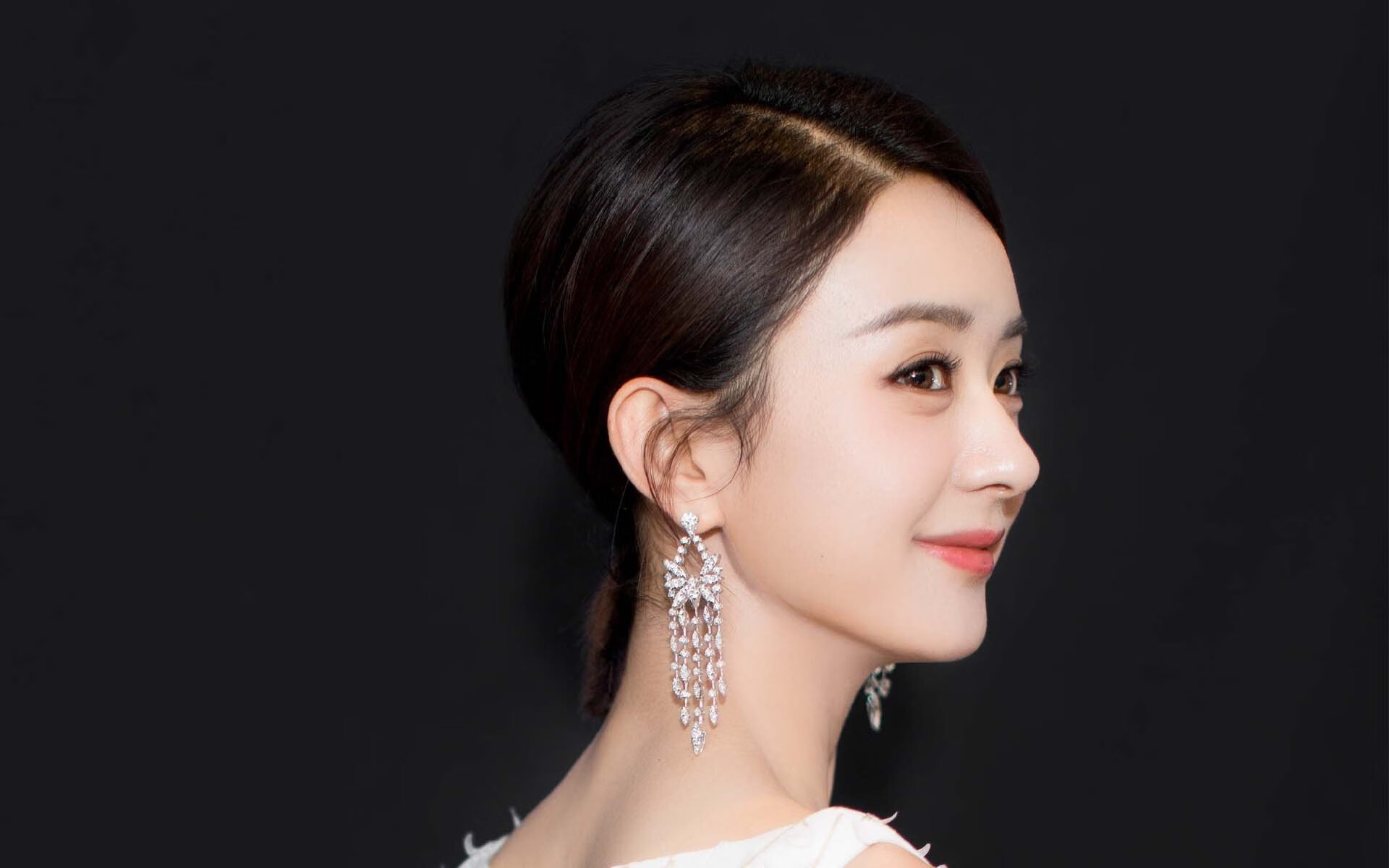 kaiyun体育综合-现场激情：观众席爆满，掌声雷动！，现场激情澎湃是什么意思